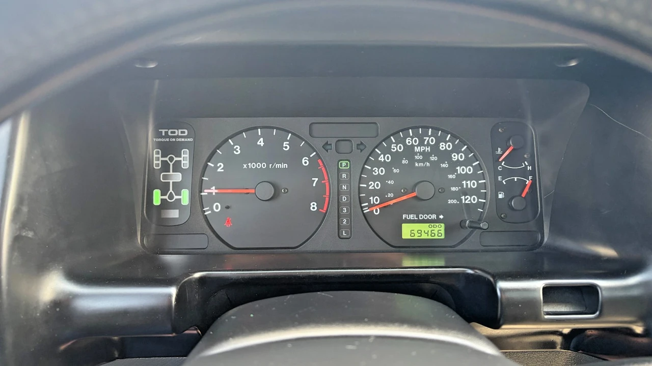 1998 Isuzu Trooper - Image 14 of 31