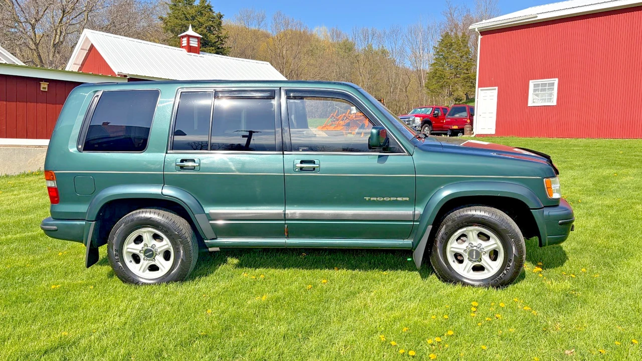 1998 Isuzu Trooper - Image 3 of 31