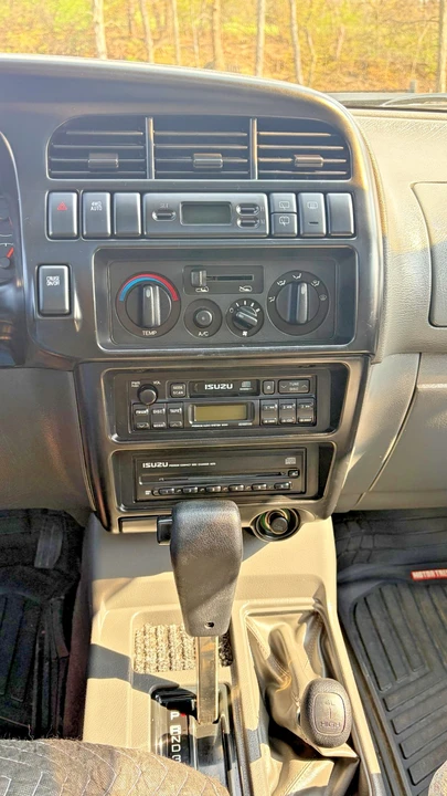 1998 Isuzu Trooper - Image 15 of 31