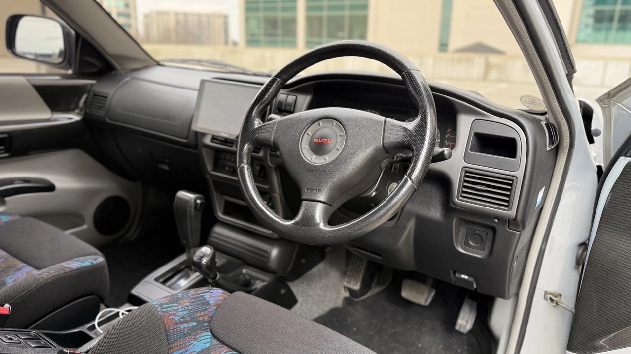 1998 Isuzu VehiCROSS - Image 17 of 21
