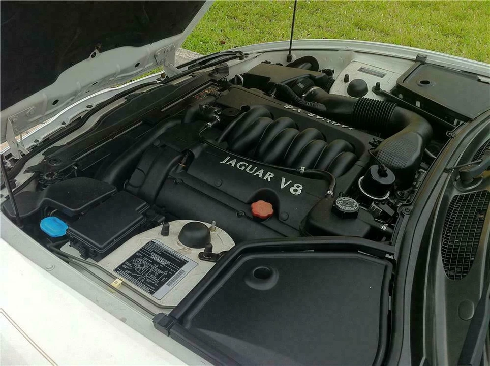 1998 Jaguar X100 XK8 - Image 3 of 5