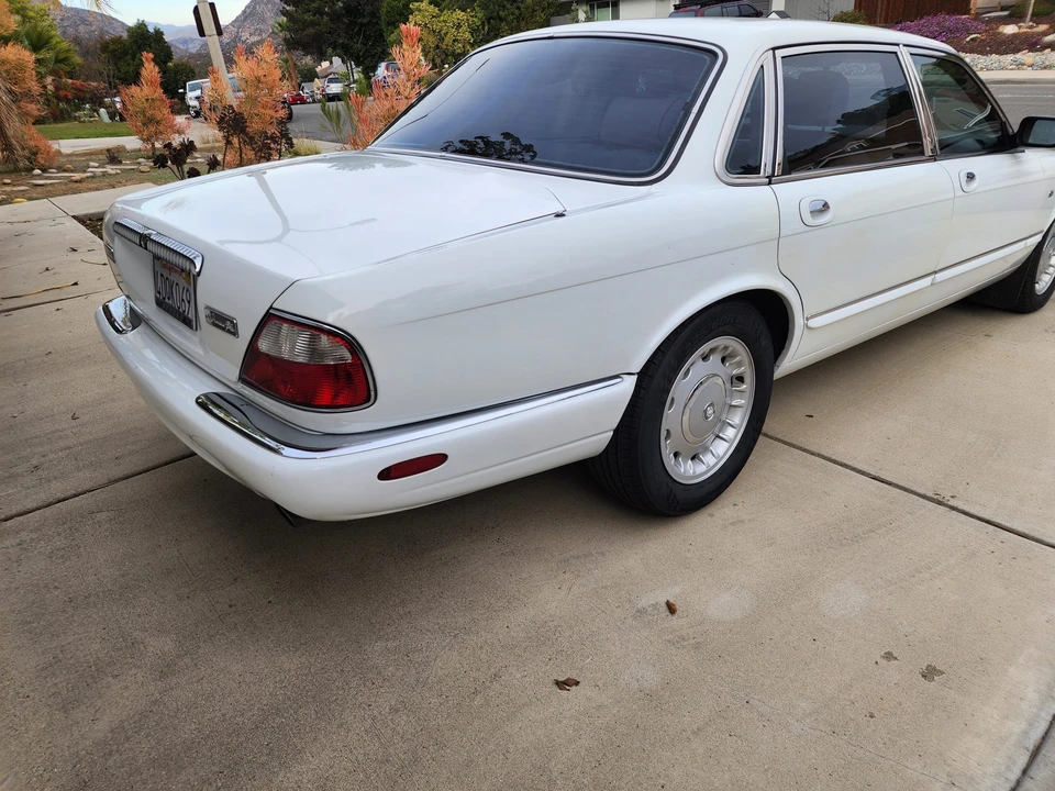 1998 Jaguar X308 XJ - Image 11 of 31
