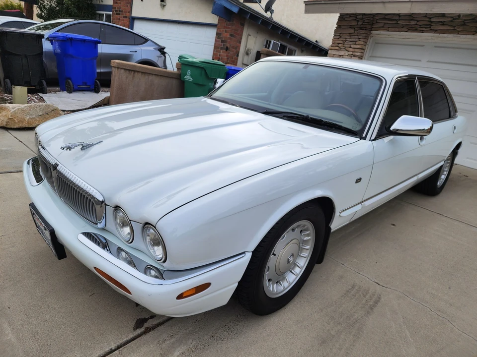 1998 Jaguar X308 XJ - Image 2 of 31