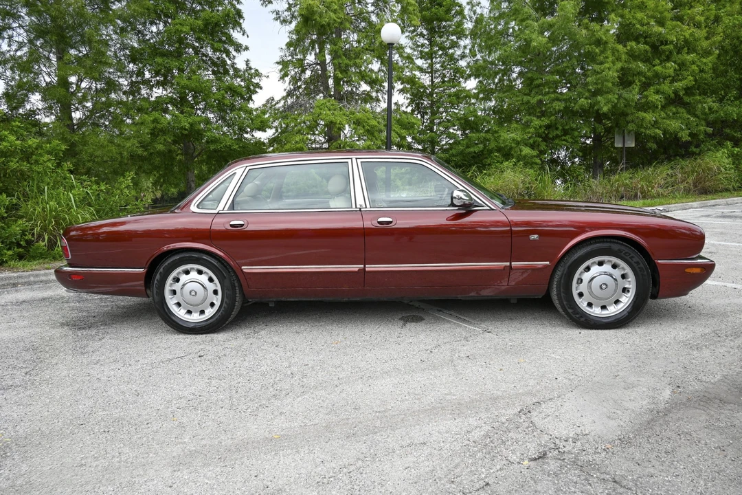 1998 Jaguar X308 XJ - Image 8 of 31