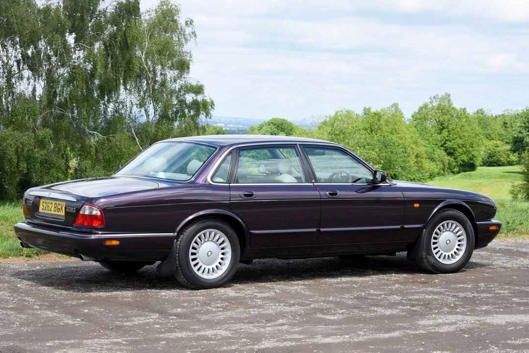 1998 Jaguar X308 XJ - Image 2 of 30