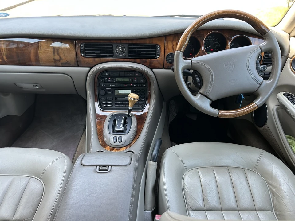 1998 Jaguar X308 XJ - Image 29 of 30