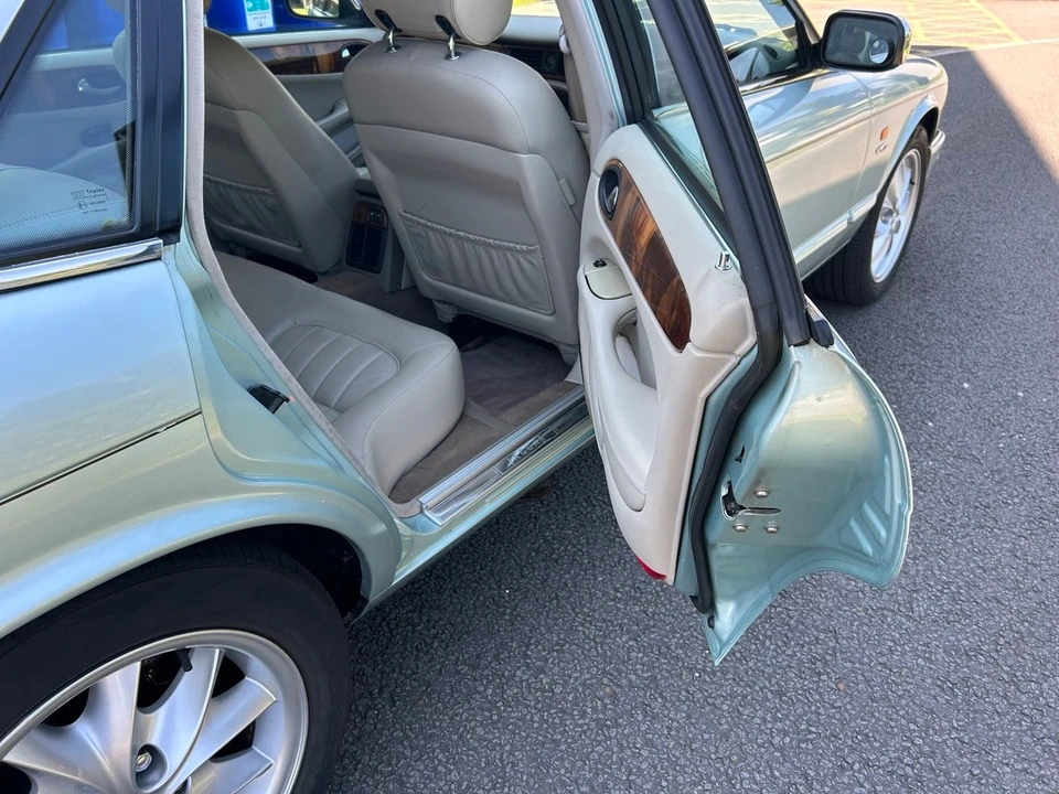 1998 Jaguar X308 XJ - Image 19 of 30
