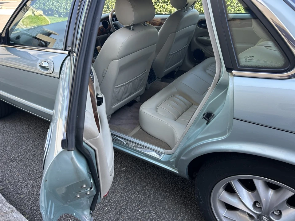 1998 Jaguar X308 XJ - Image 13 of 30