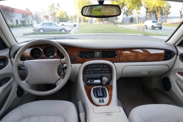 1998 Jaguar X308 XJ - Image 4 of 8