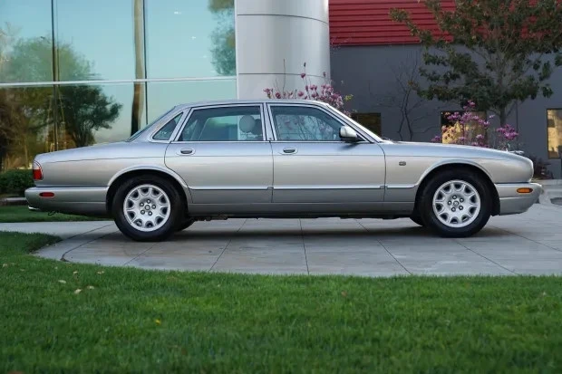 1998 Jaguar X308 XJ - Image 2 of 8