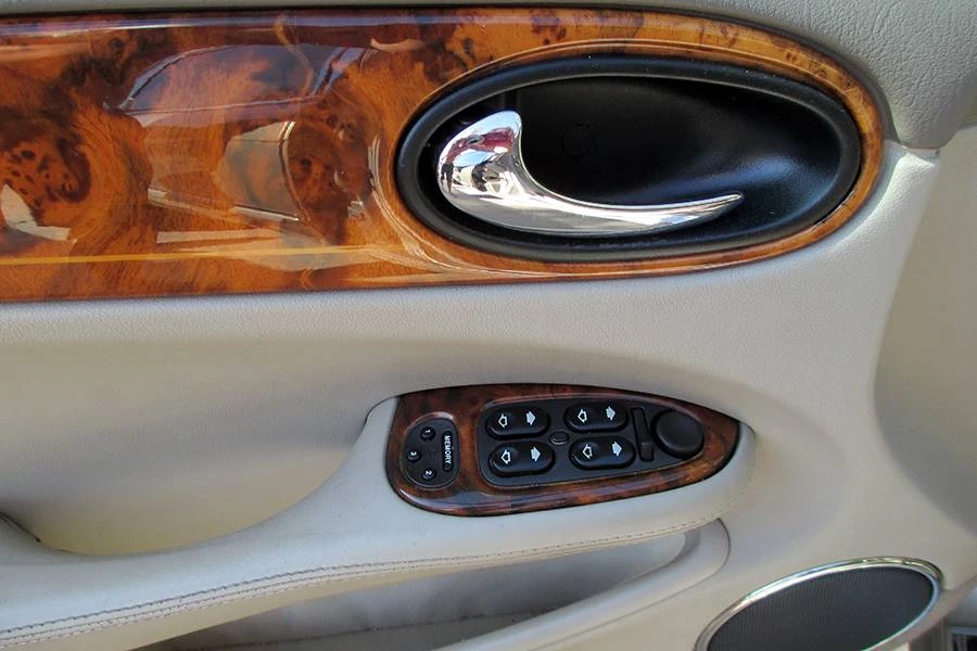 1998 Jaguar X308 XJ - Image 8 of 24