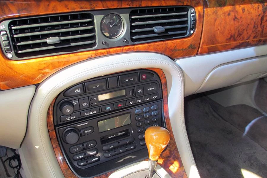 1998 Jaguar X308 XJ - Image 4 of 24
