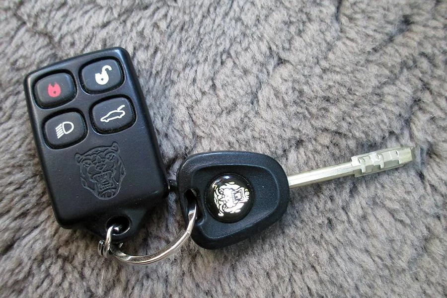 1998 Jaguar X308 XJ - Image 13 of 24