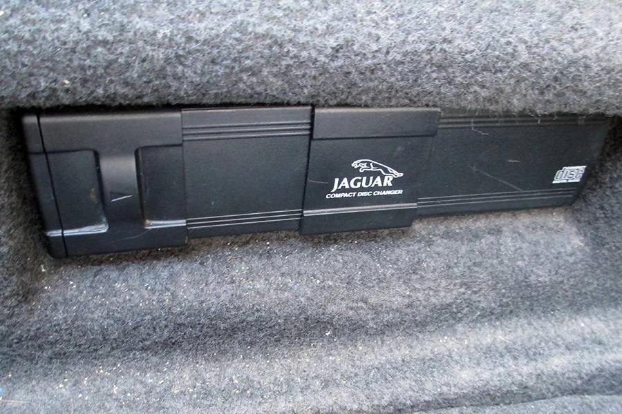 1998 Jaguar X308 XJ - Image 9 of 24