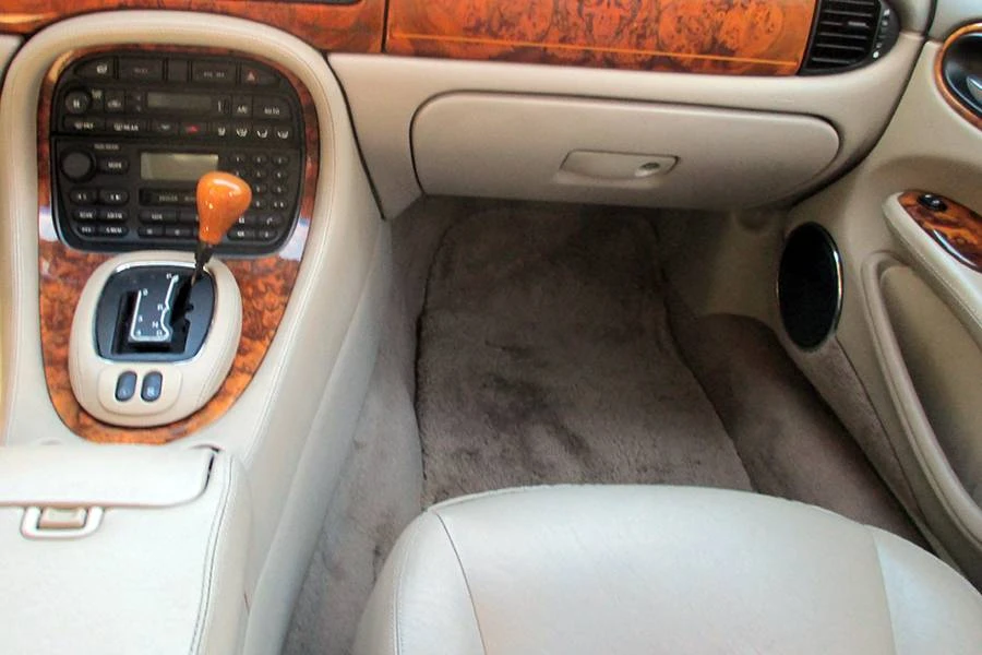 1998 Jaguar X308 XJ - Image 11 of 24