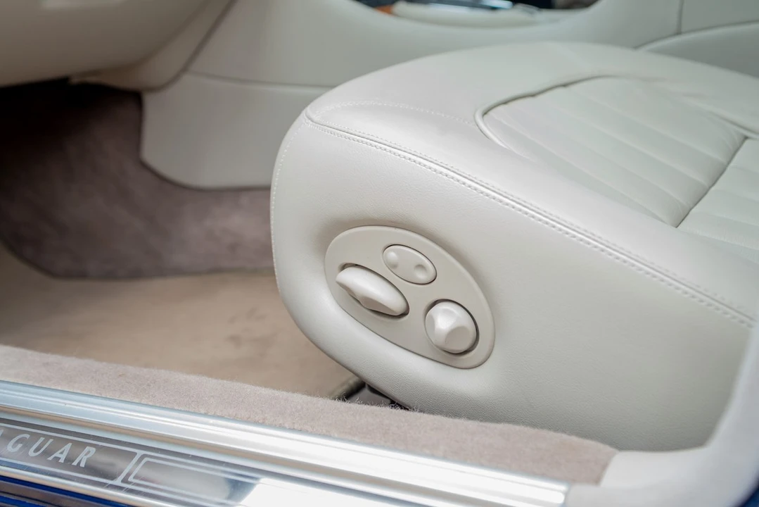1998 Jaguar X308 XJ - Image 15 of 30