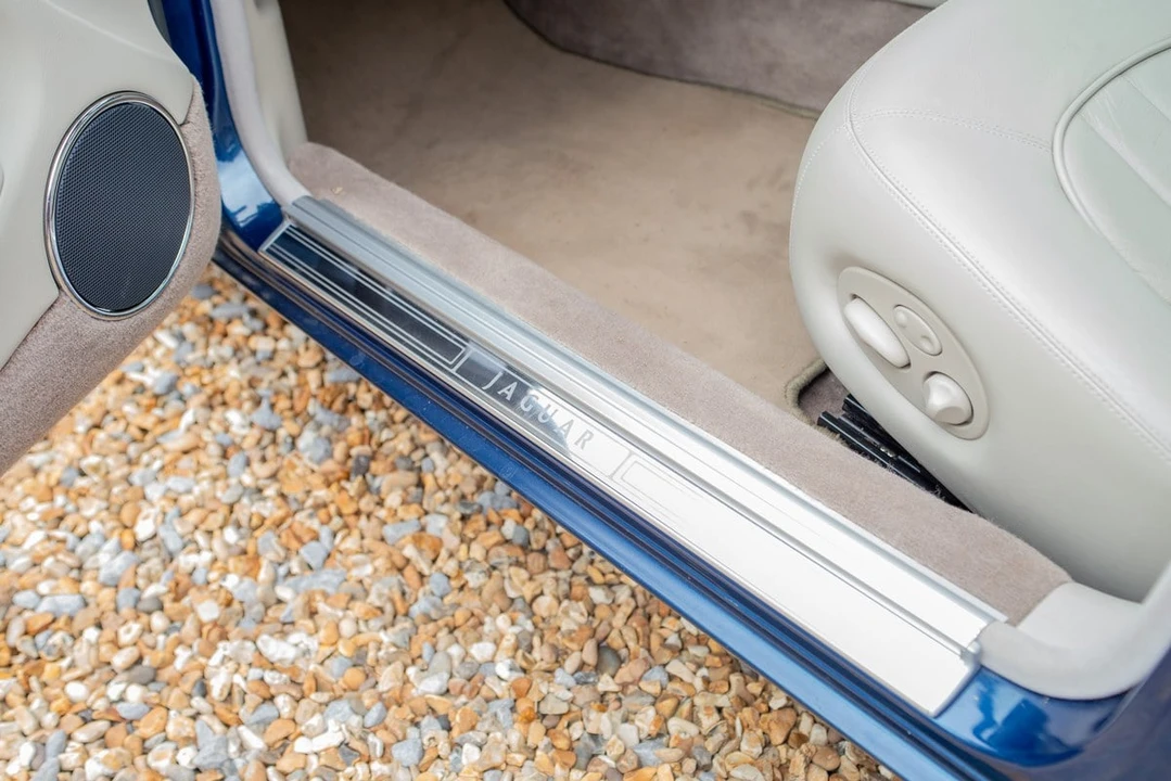 1998 Jaguar X308 XJ - Image 14 of 30