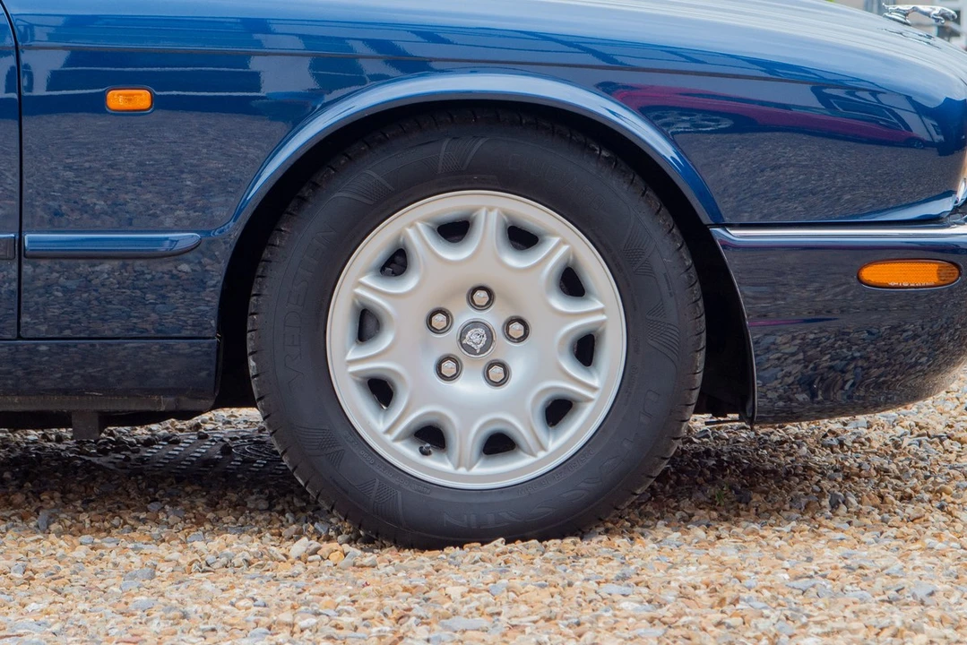 1998 Jaguar X308 XJ - Image 9 of 30