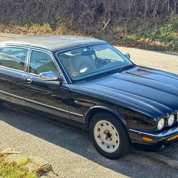 1998 Jaguar XJ Vanden Plas Sedan 4D