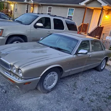 1998 Jaguar XJ Vanden Plas Sedan 4D
