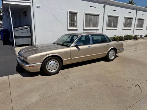 1998 Jaguar XJ Vanden Plas Sedan