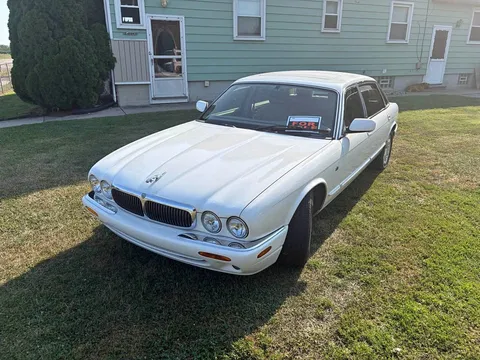 1998 Jaguar XJ XJ8 L Sedan 4D