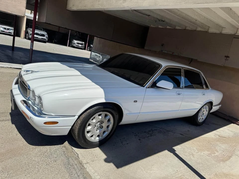 1998 Jaguar X308 XJ - Image 2 of 12