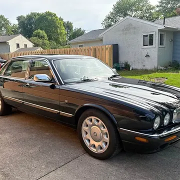 1998 Jaguar XJ8 Vanden Plas Sedan