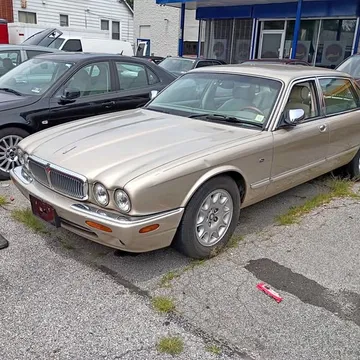 1998 Jaguar XJ XJ8 Vanden Plas Sedan 4D