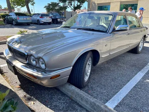 1998 Jaguar XJ XJ8 Vanden Plas Sedan 4D
