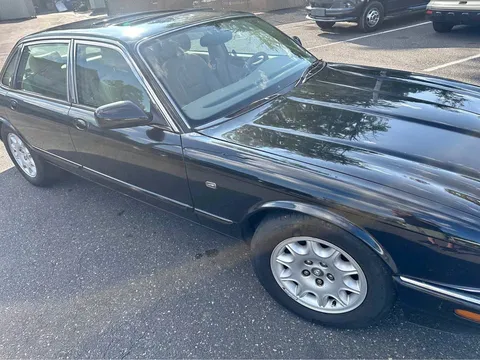 1998 Jaguar XJ XJ8 Vanden Plas Sedan 4D
