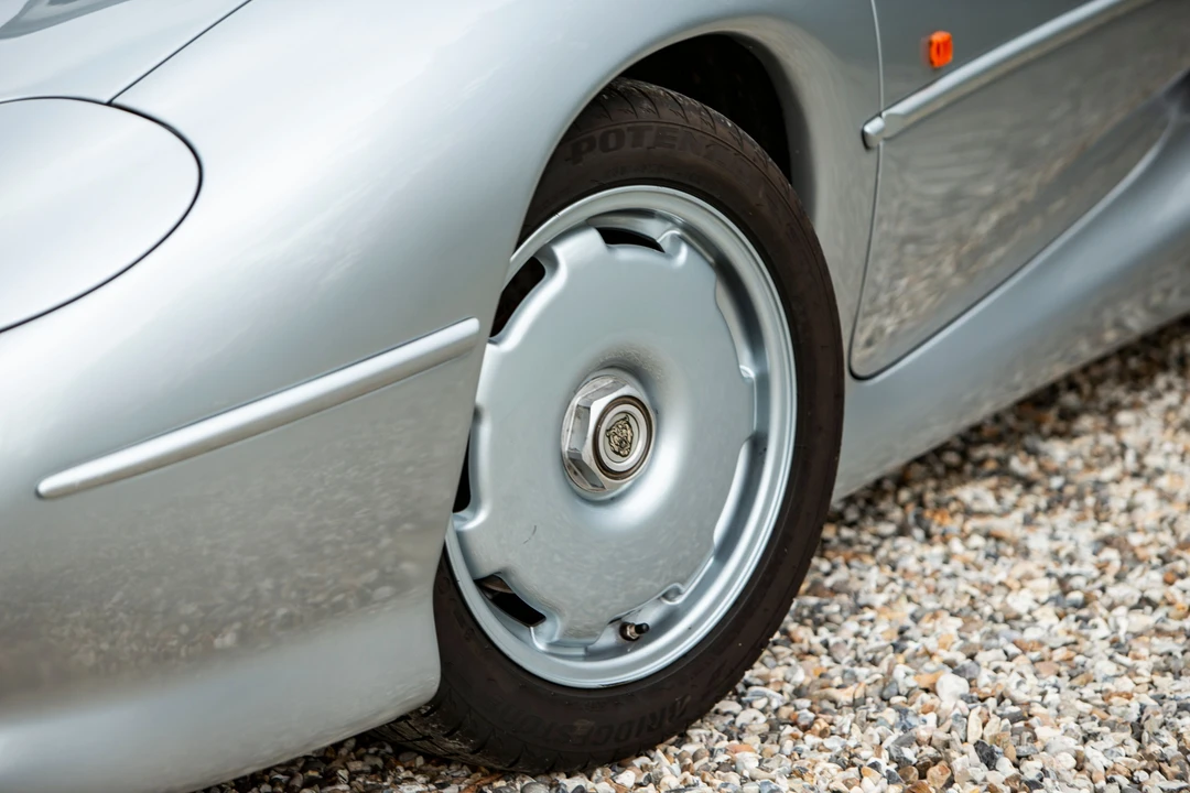 1998 Jaguar XJ220 - Image 8 of 31