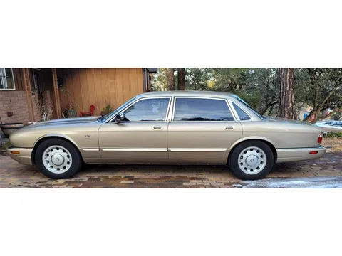 1998 Jaguar XJ8 Vanden Plas
