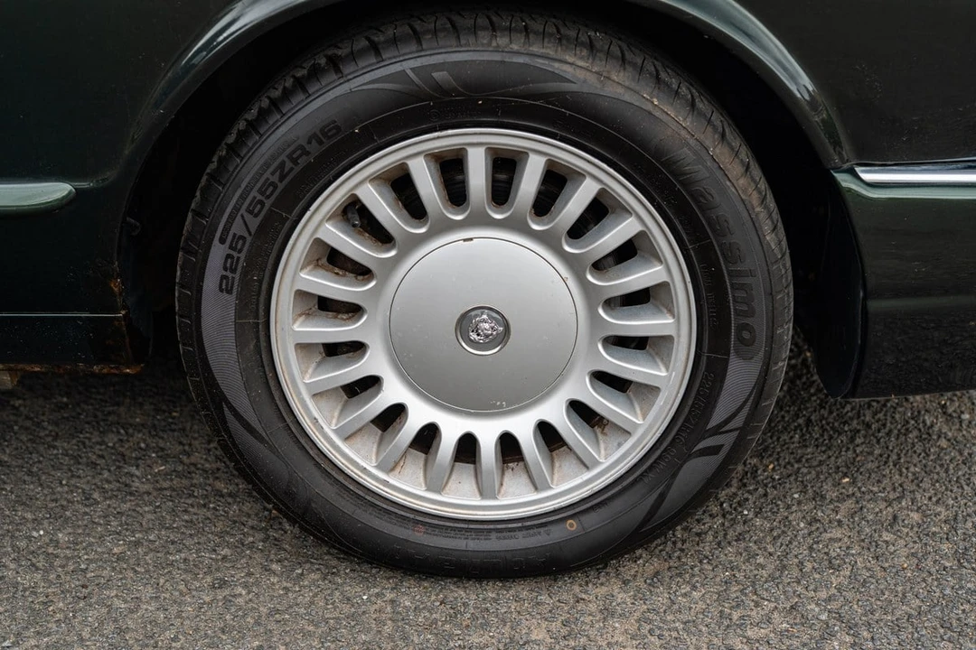 1998 Jaguar X308 XJ - Image 13 of 30