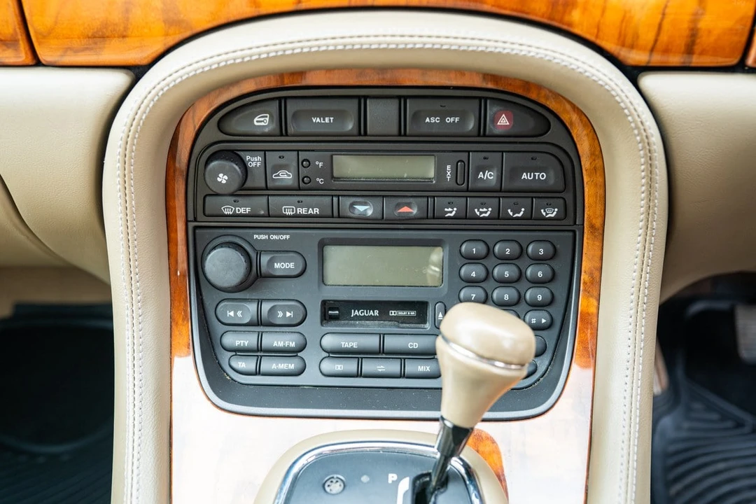 1998 Jaguar X308 XJ - Image 17 of 30