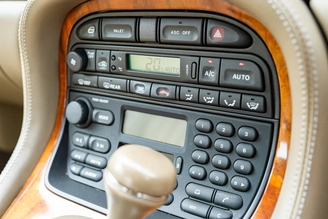 1998 Jaguar X308 XJ - Image 28 of 30