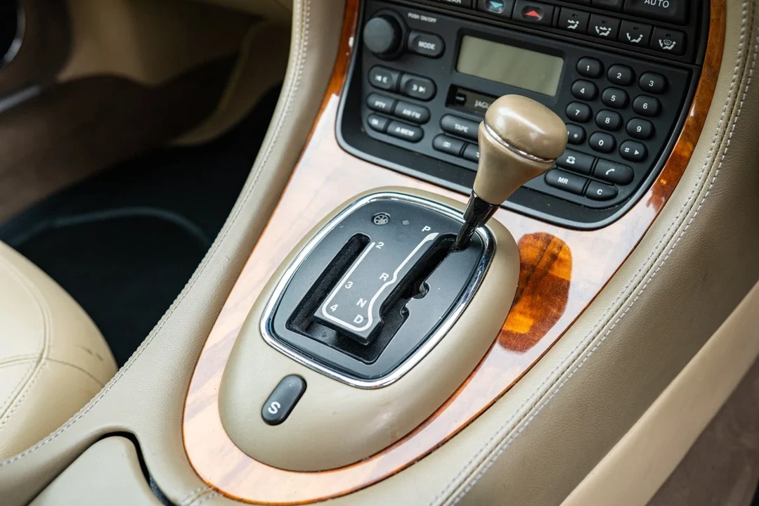 1998 Jaguar X308 XJ - Image 18 of 30