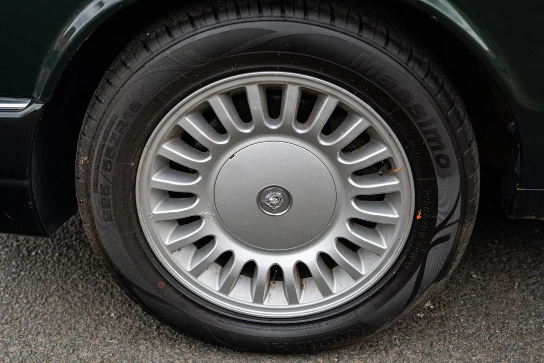 1998 Jaguar X308 XJ - Image 14 of 30
