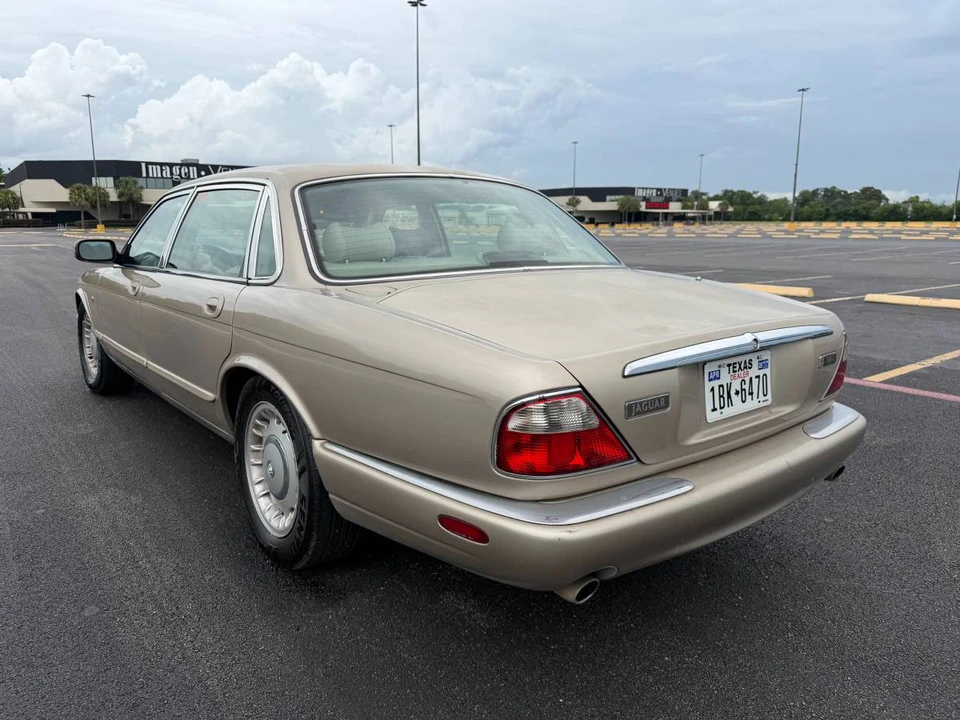 1998 Jaguar X308 XJ - Image 3 of 11