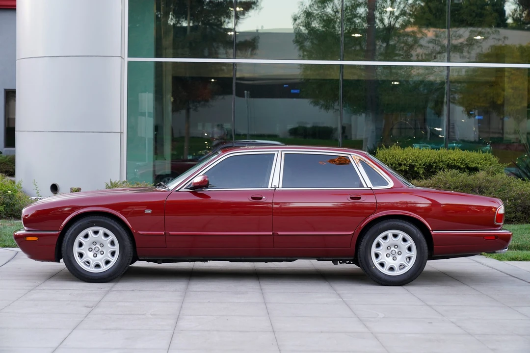 1998 Jaguar X308 XJ - Image 2 of 31