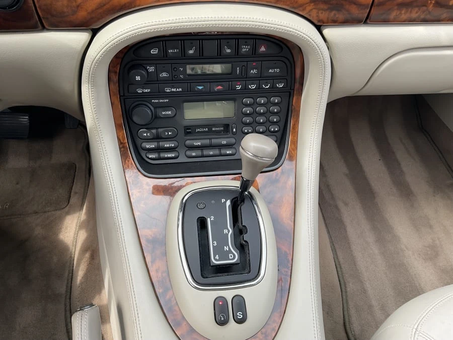 1998 Jaguar X308 XJ - Image 9 of 11