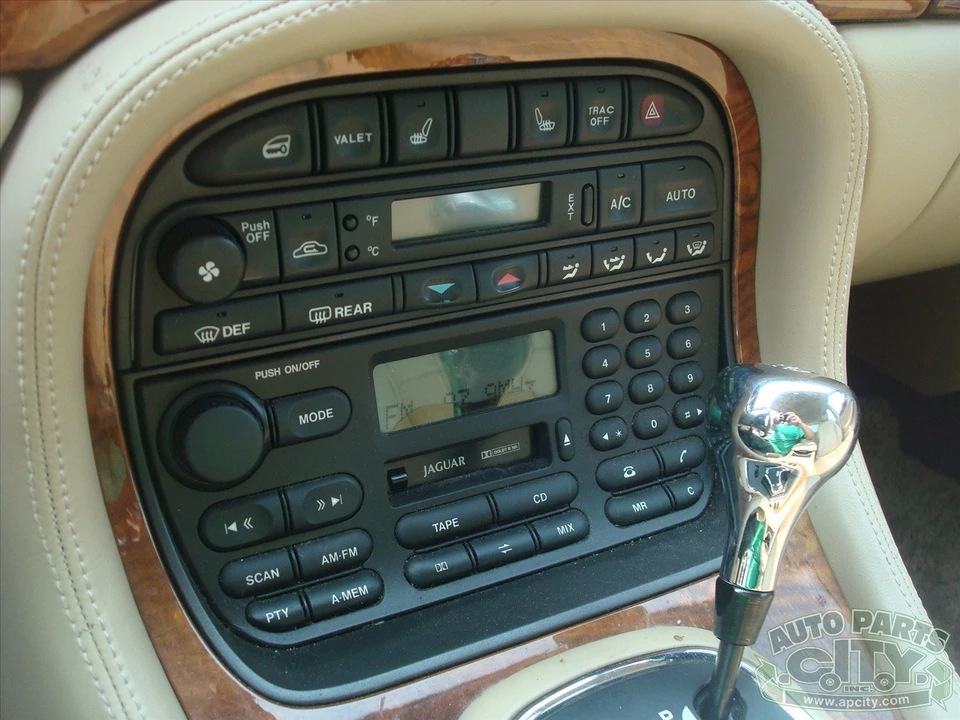 1998 Jaguar X308 XJ - Image 16 of 31