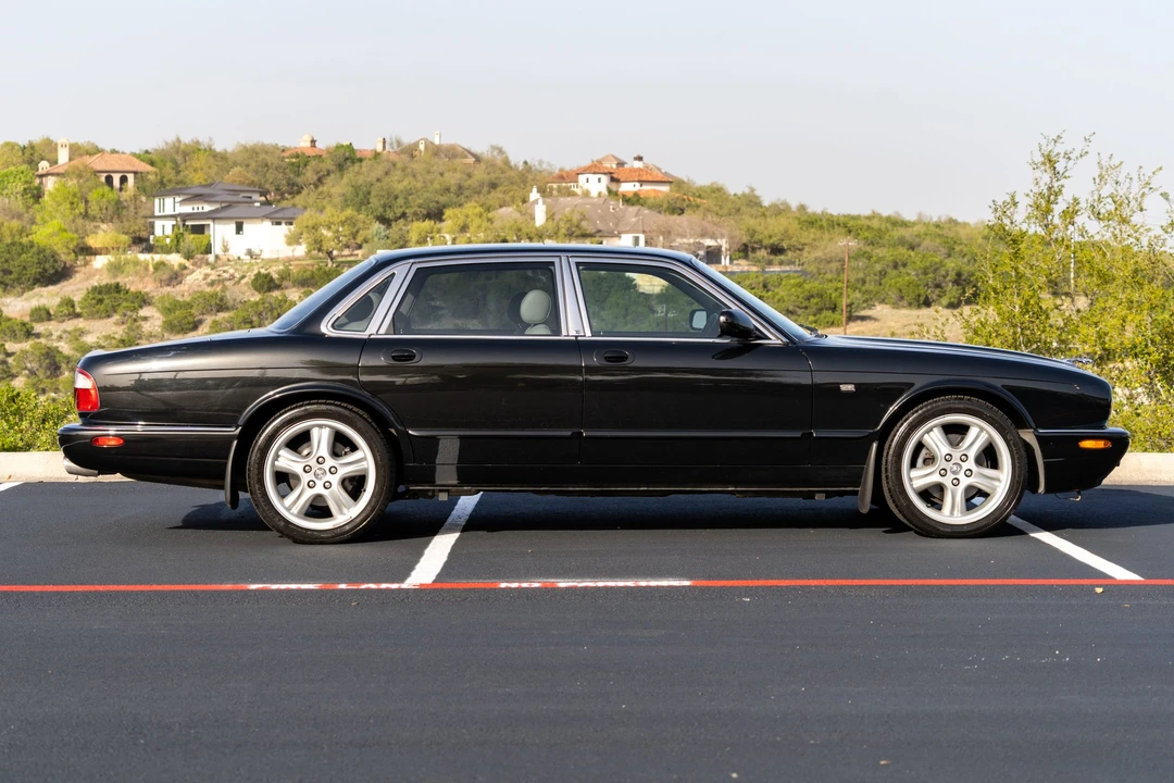1998 Jaguar X308 XJR - Image 9 of 31