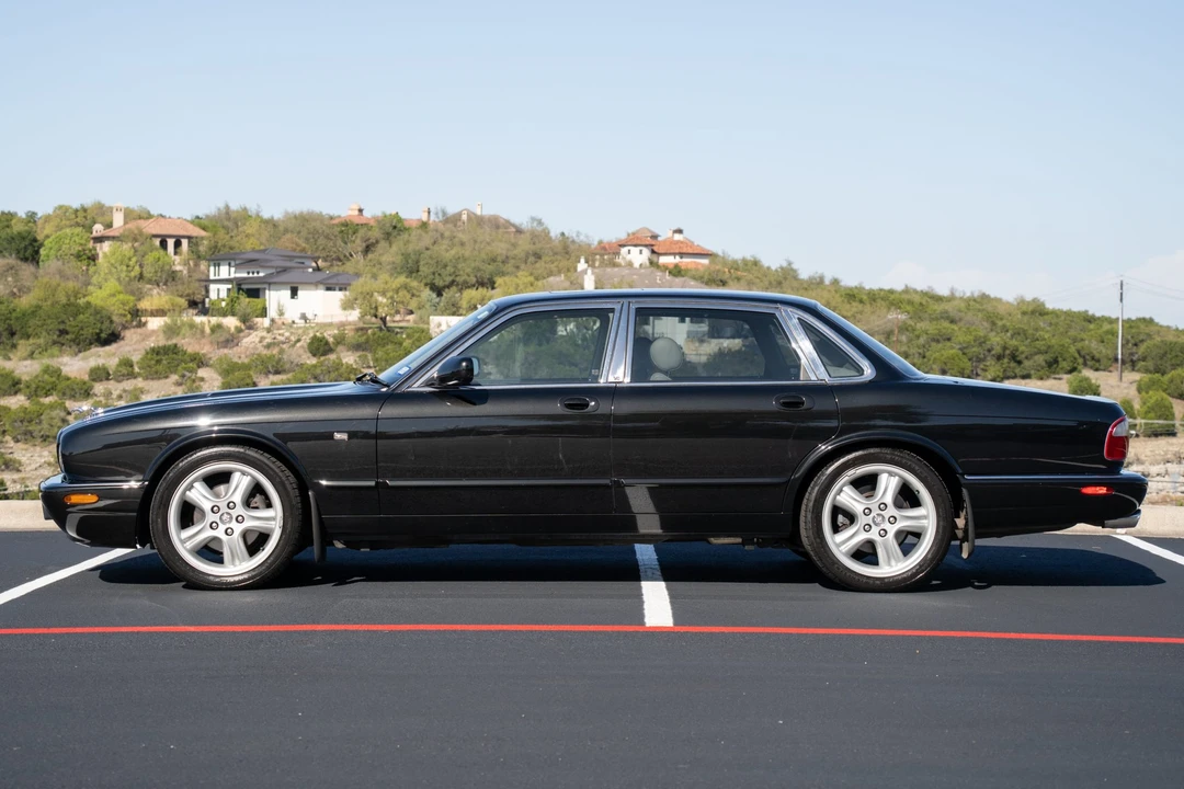 1998 Jaguar X308 XJR - Image 4 of 31