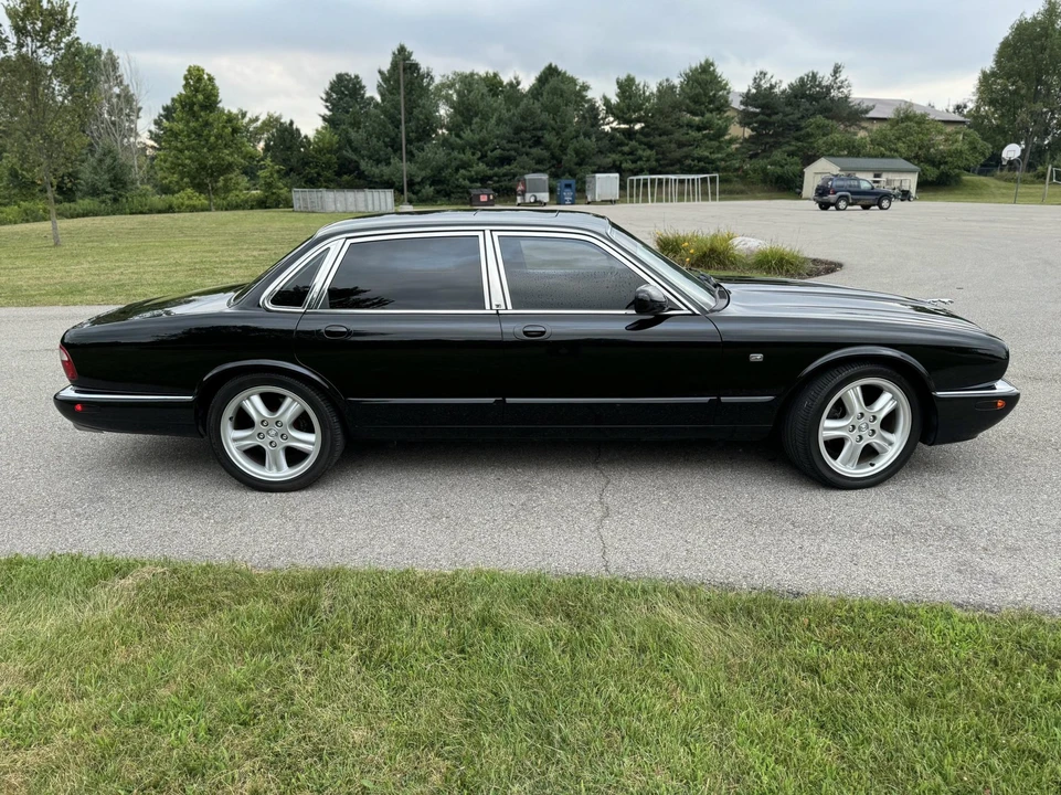 1998 Jaguar X308 XJR - Image 31 of 31