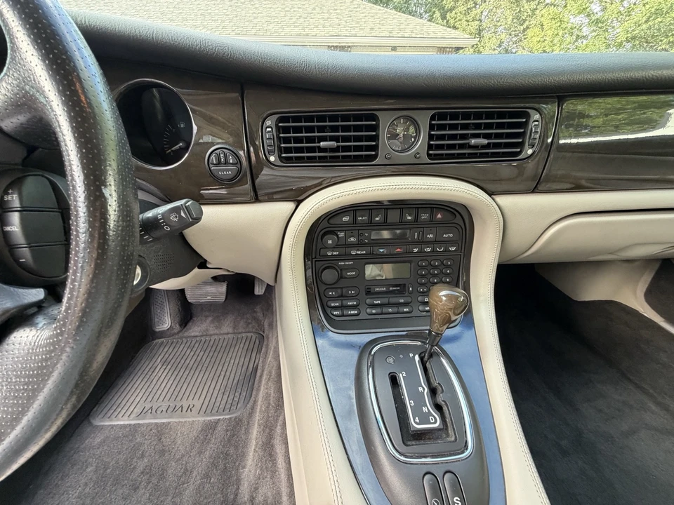 1998 Jaguar X308 XJR - Image 28 of 31