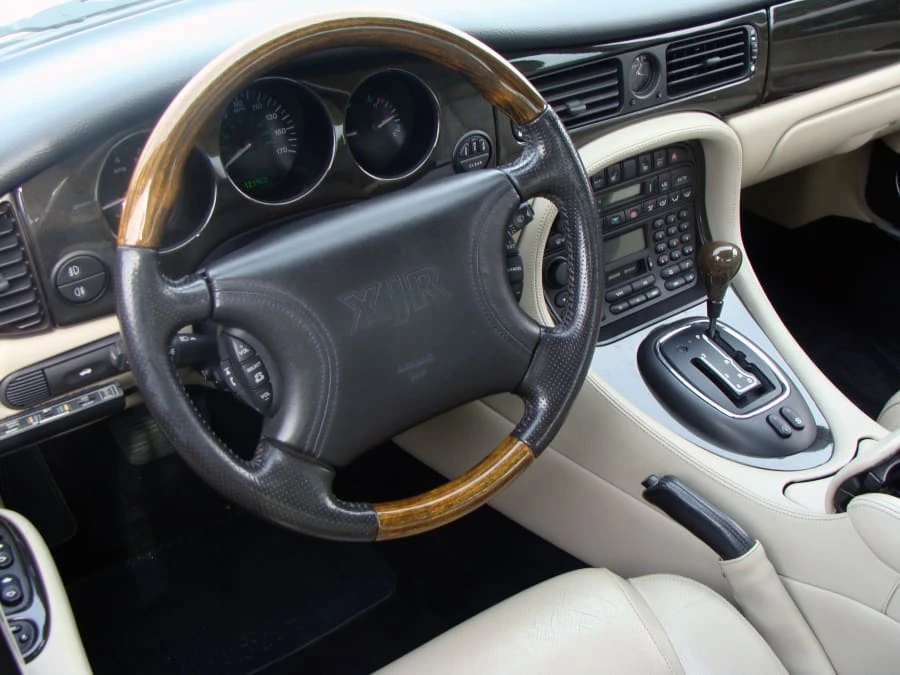 1998 Jaguar X308 XJR - Image 3 of 9