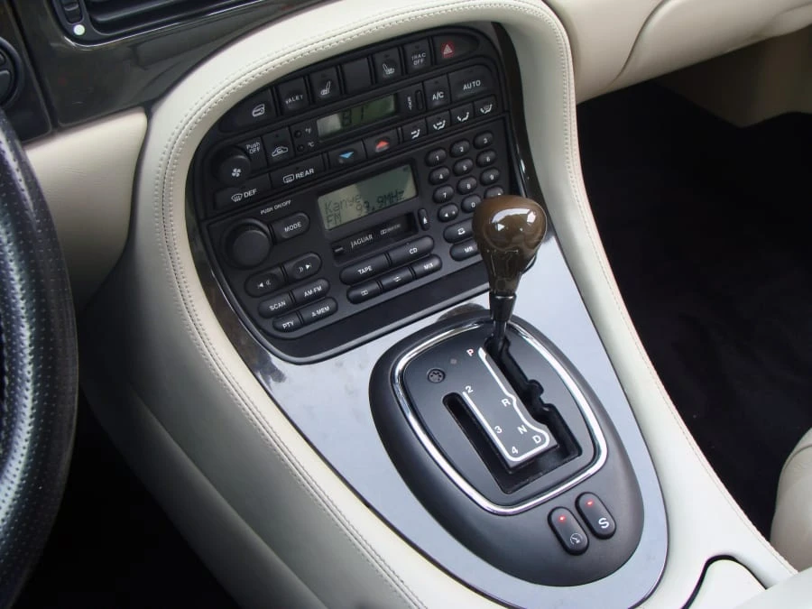 1998 Jaguar X308 XJR - Image 4 of 9