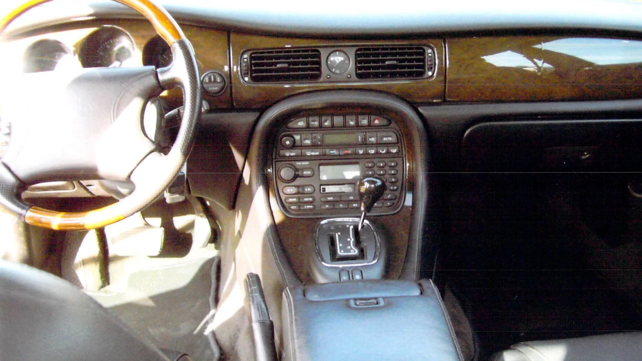 1998 Jaguar X308 XJR - Image 4 of 7