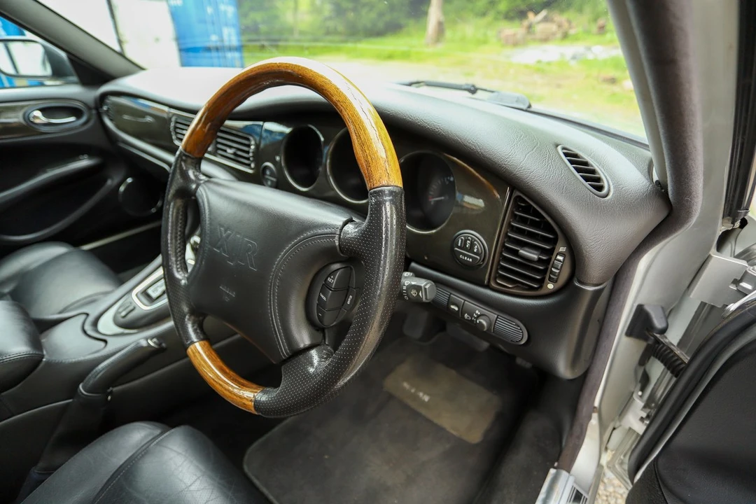 1998 Jaguar X308 XJR - Image 19 of 30